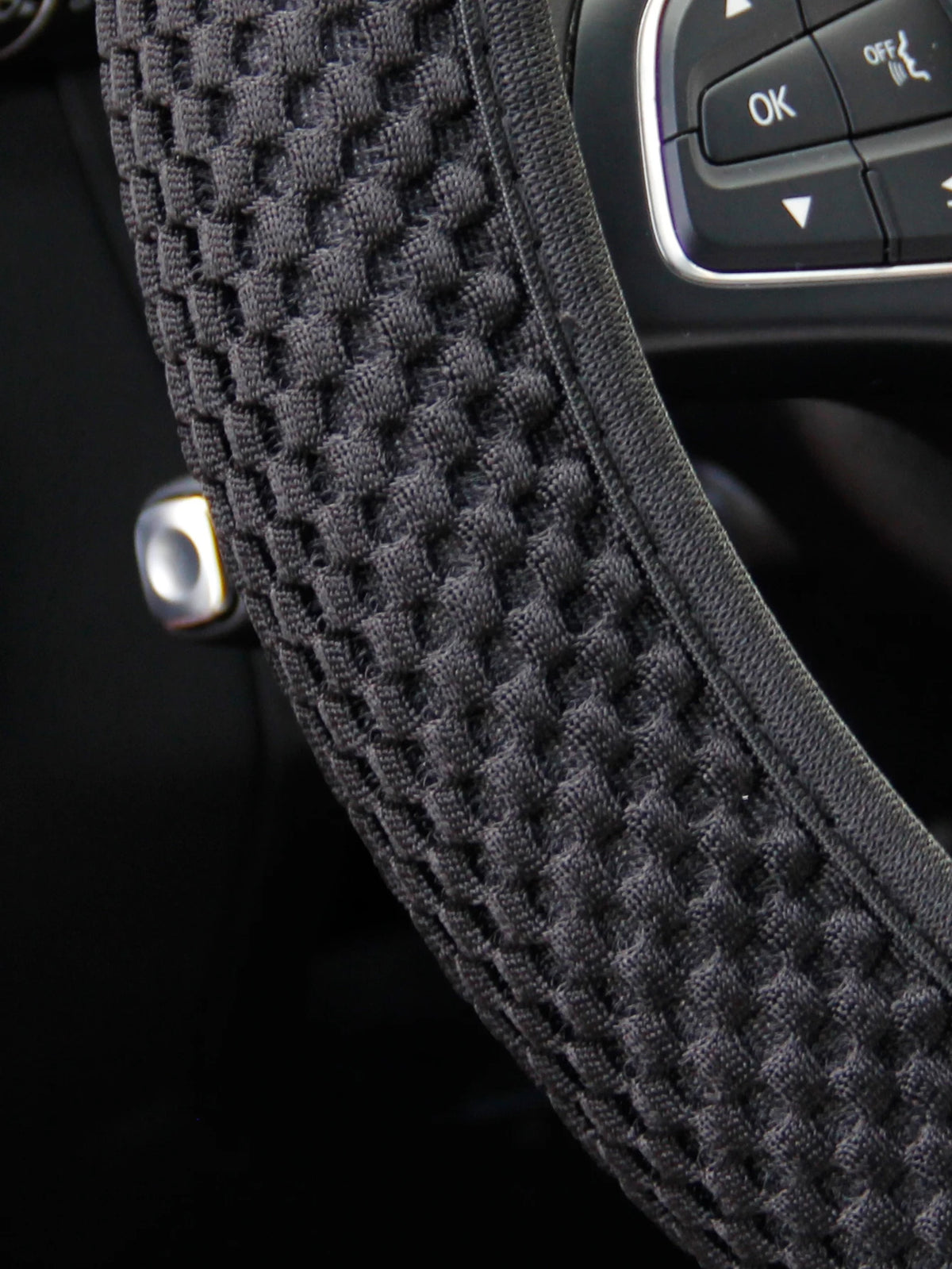 Breathable Mesh Car Steering Wheel Cover – Comfortable Grip for Women