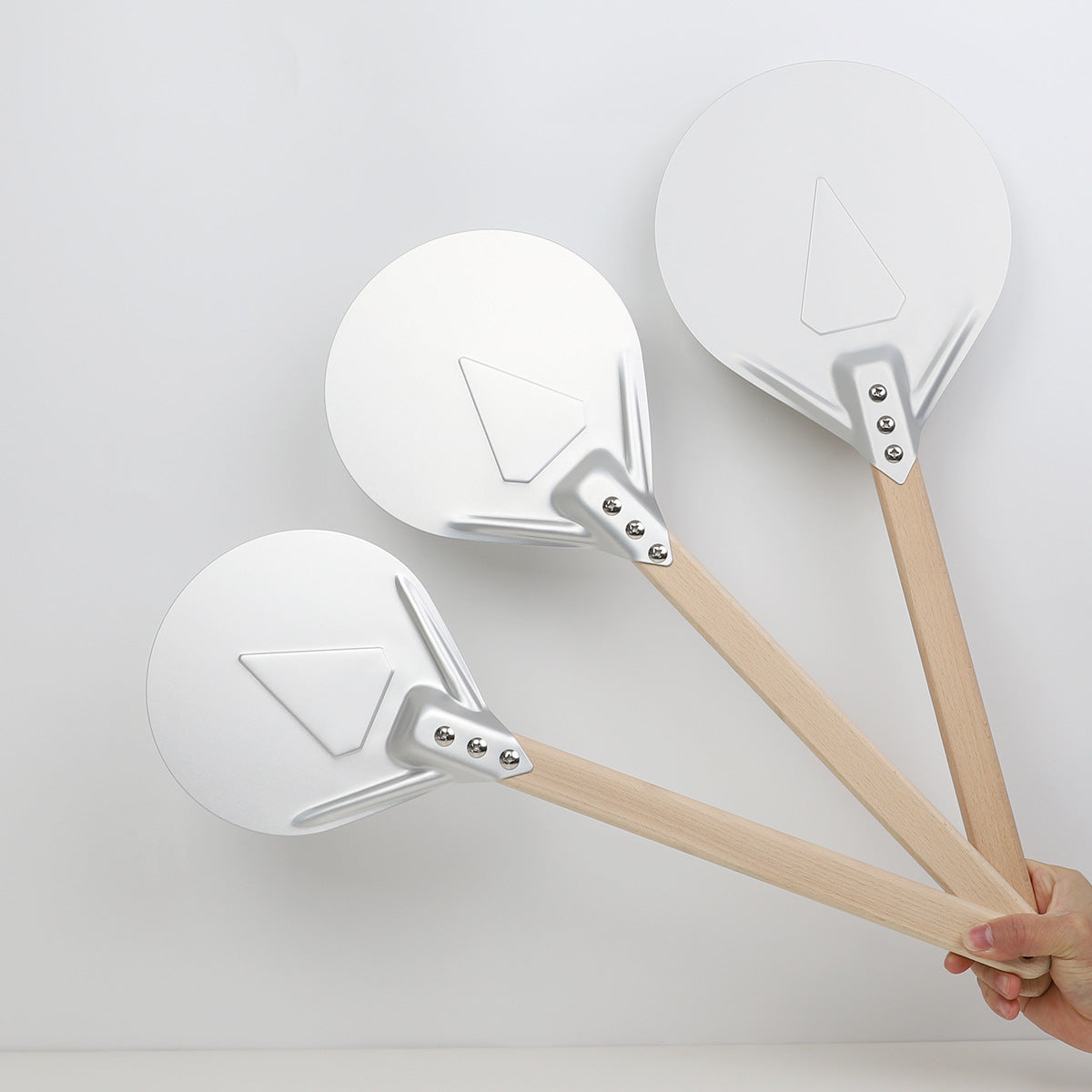 Perforated Aluminum Pizza Peel – Non-Slip Wooden Handle for Home Baking