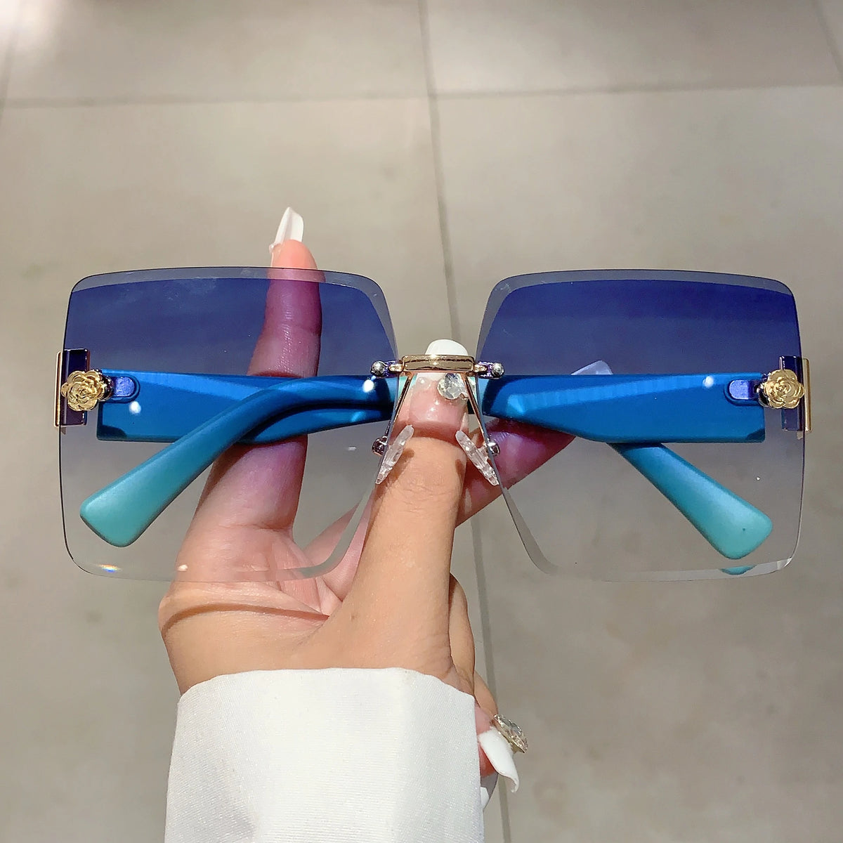 Oversized Rimless Square Sunglasses – Gradient Fashion Eyewear for Women
