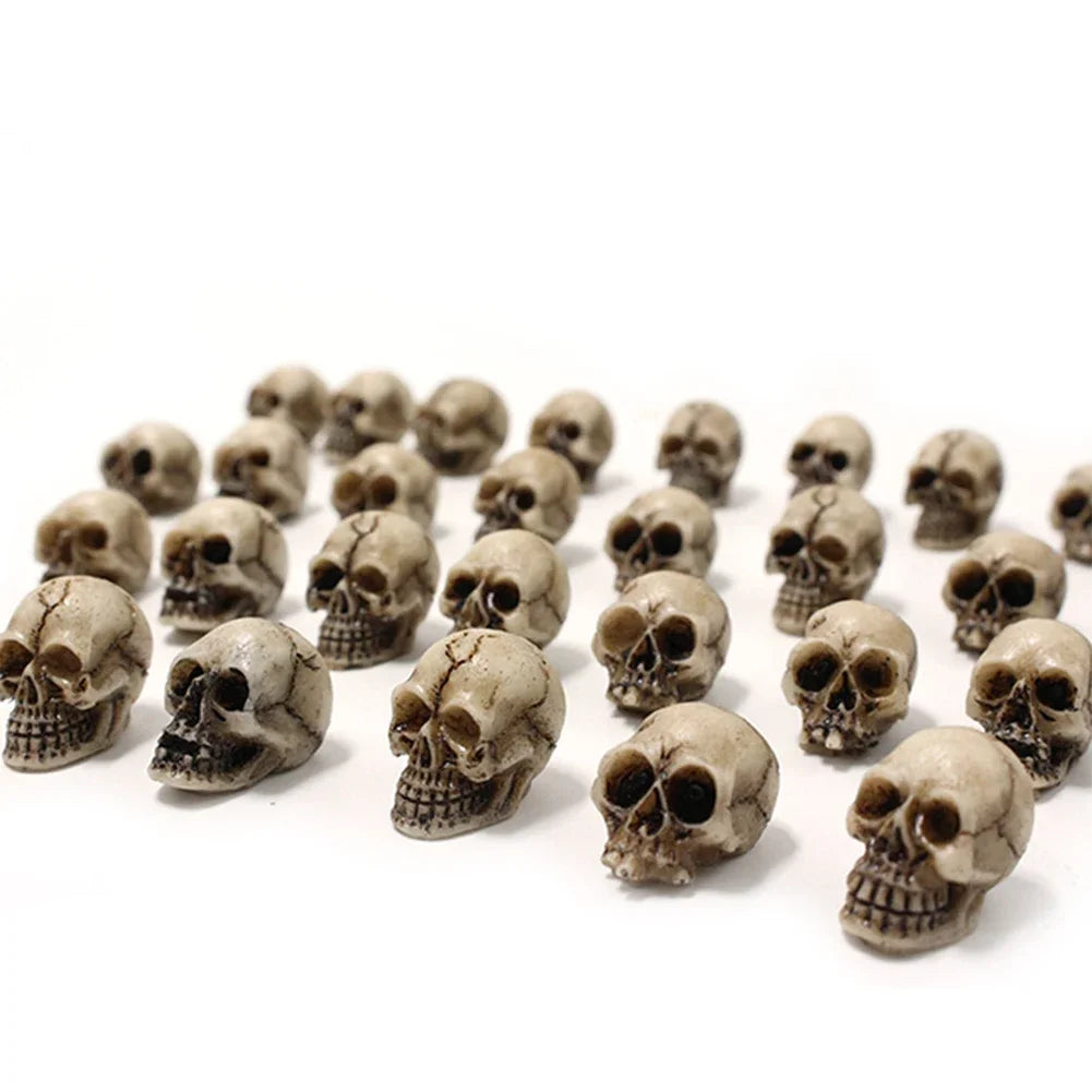 Miniature Skull Head Sculptures – Gothic Resin Decor for Halloween Gardens