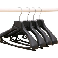 Wide Shoulder Plastic Hangers – Seamless Coat Racks for Wardrobe Storage