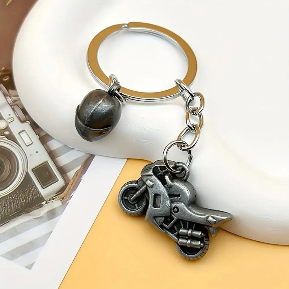 Metal Motorcycle Helmet Keychain – Creative Biker Accessory for Backpack