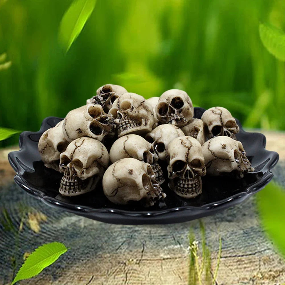 Miniature Skull Head Sculptures – Gothic Resin Decor for Halloween Gardens