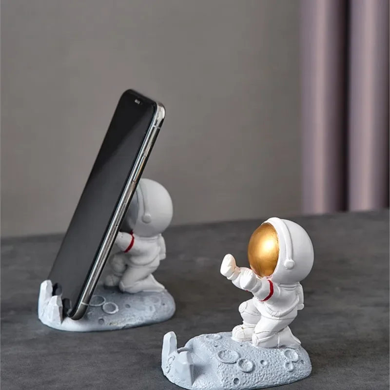 Nordic Astronaut Phone Stand – Spaceman Desk Holder for Office Decor Gifts