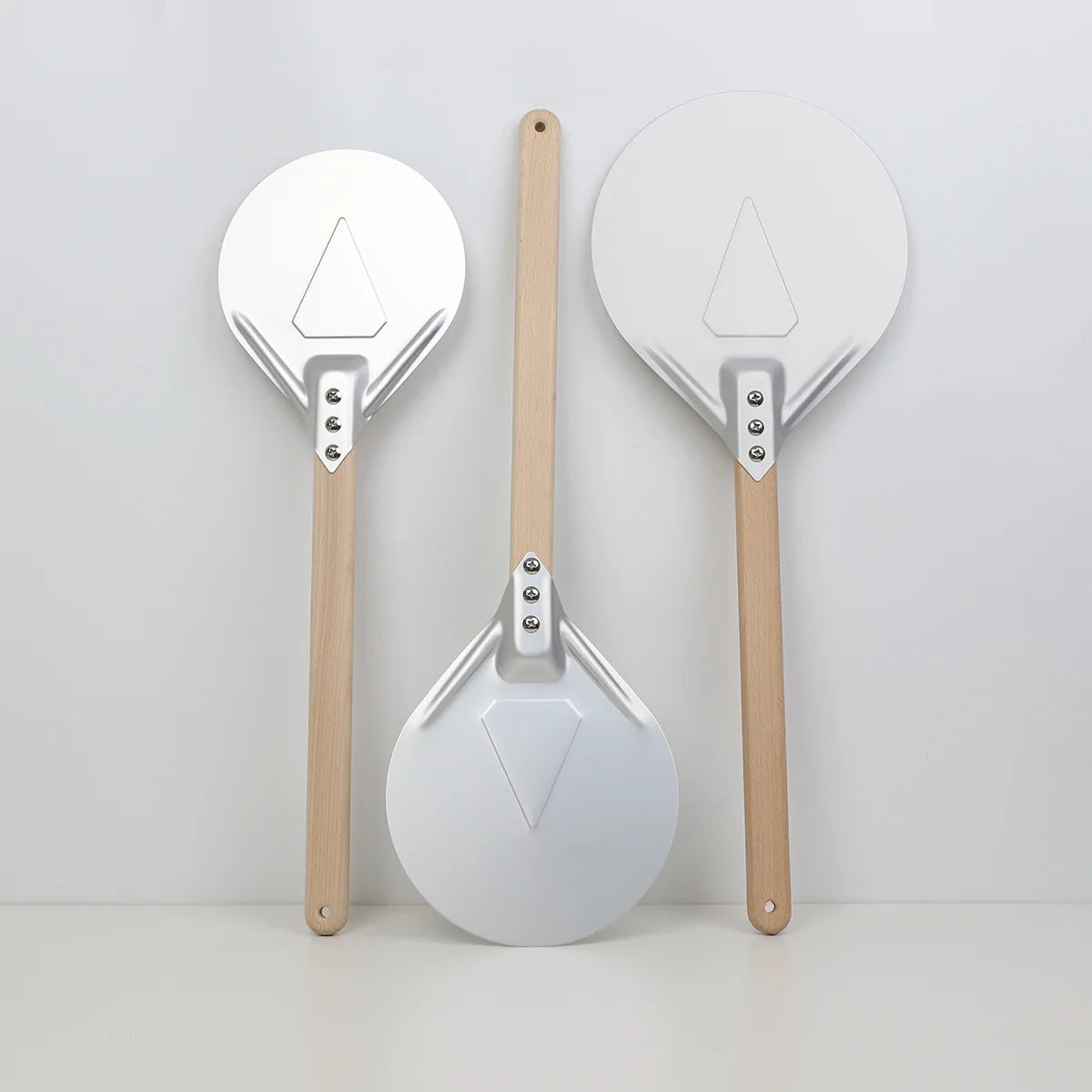 Perforated Aluminum Pizza Peel – Non-Slip Wooden Handle for Home Baking