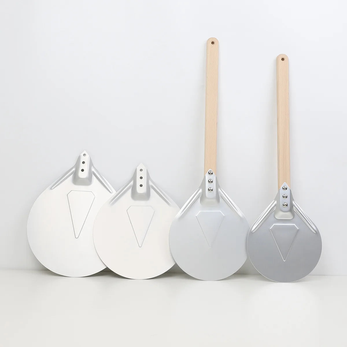 Perforated Aluminum Pizza Peel – Non-Slip Wooden Handle for Home Baking