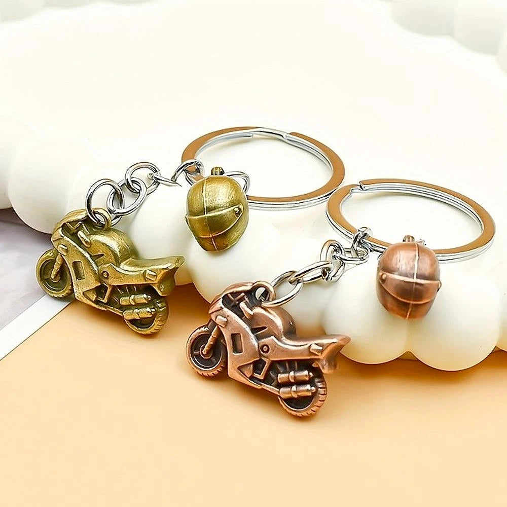 Metal Motorcycle Helmet Keychain – Creative Biker Accessory for Backpack