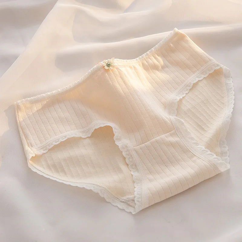 Floral Cotton Briefs – Breathable Women's Seamless Underwear for Daily Wear