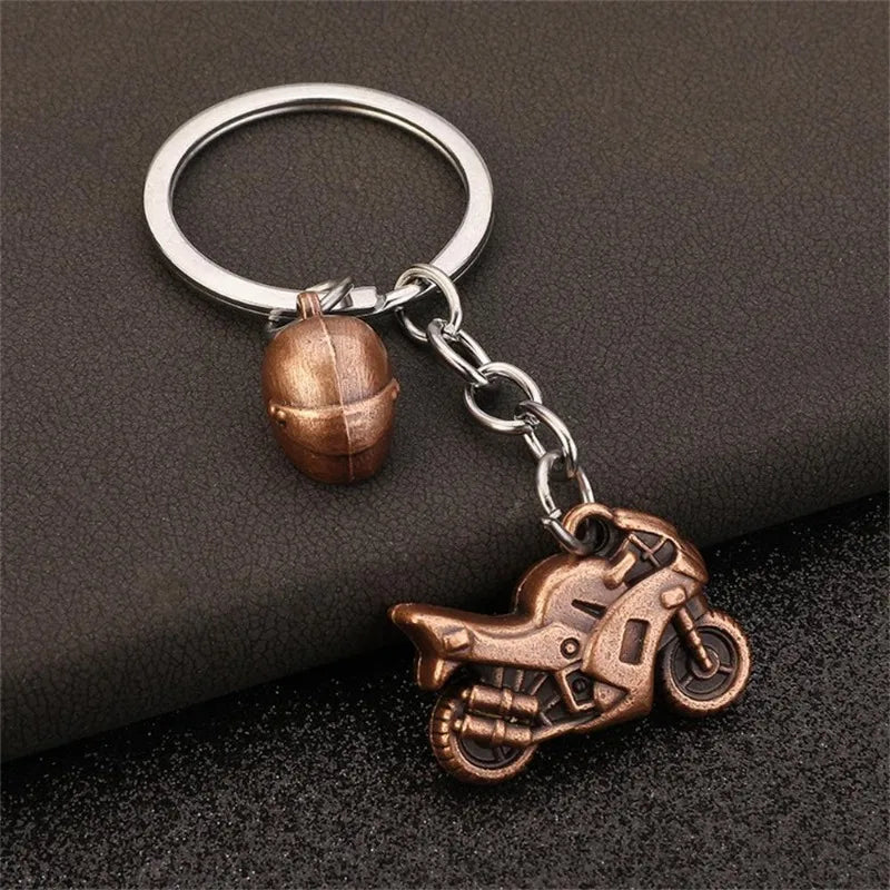 Metal Motorcycle Helmet Keychain – Creative Biker Accessory for Backpack