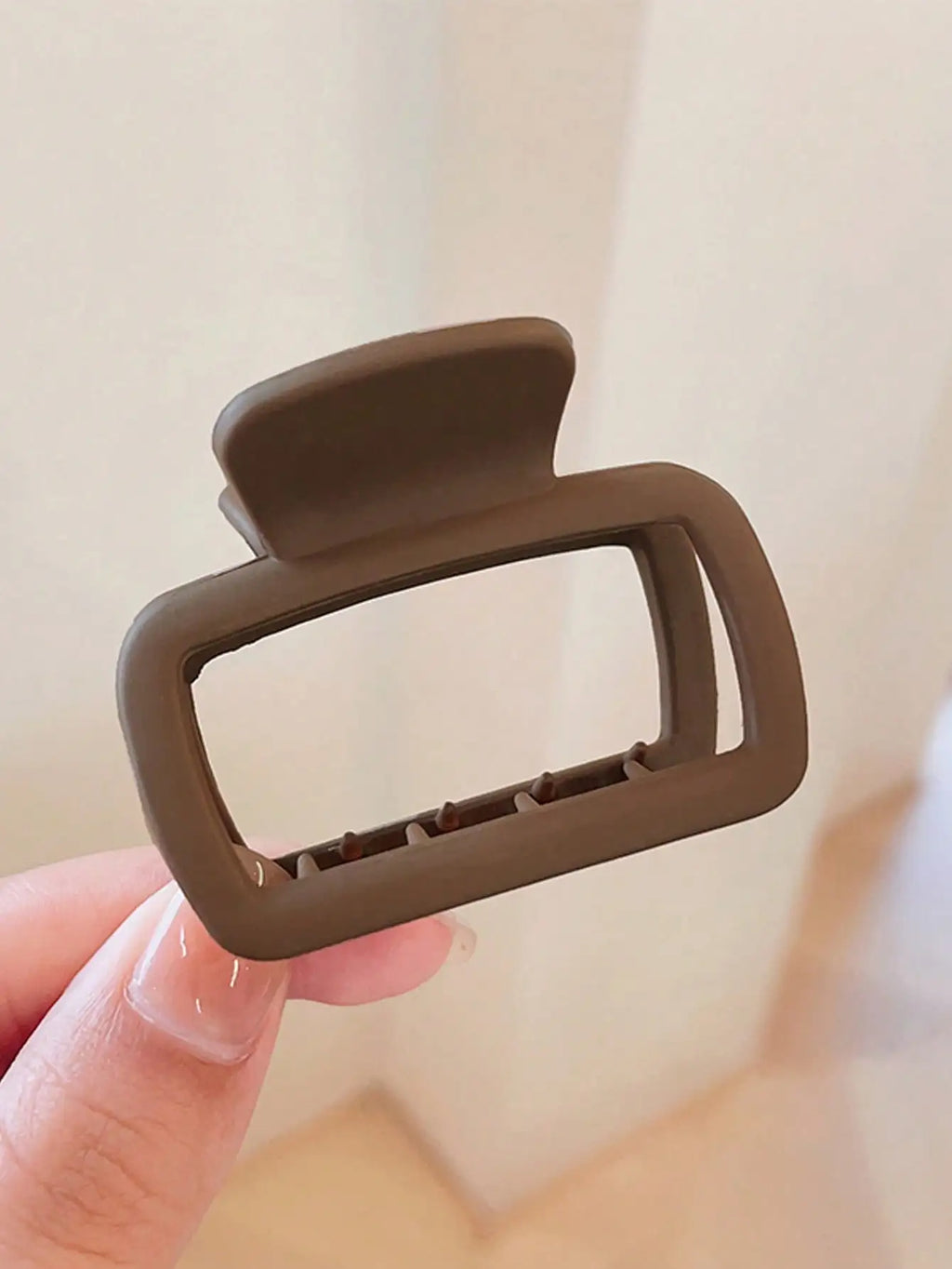 Square Hair Claw Clips – Lightweight Matte Barrettes for Elegant Styling