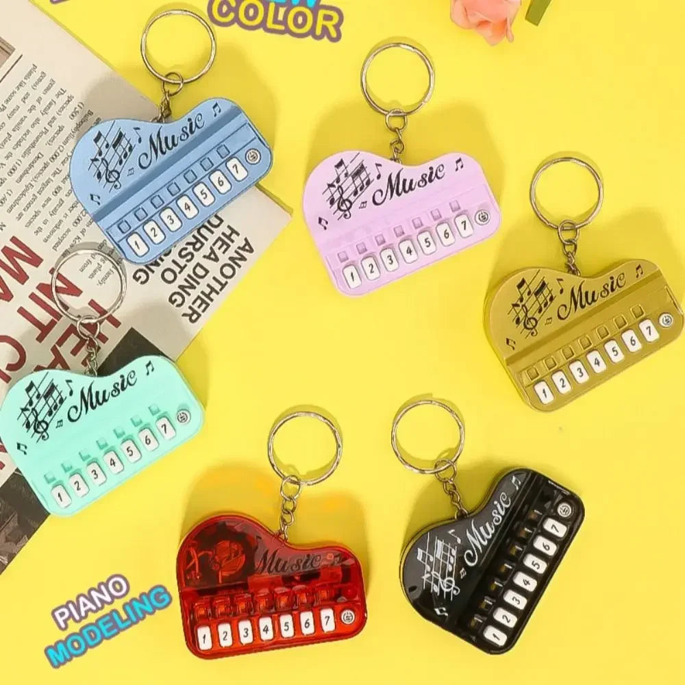 Mini Electronic Piano Keychain – Musical Cartoon Pendant for Birthday Gifts