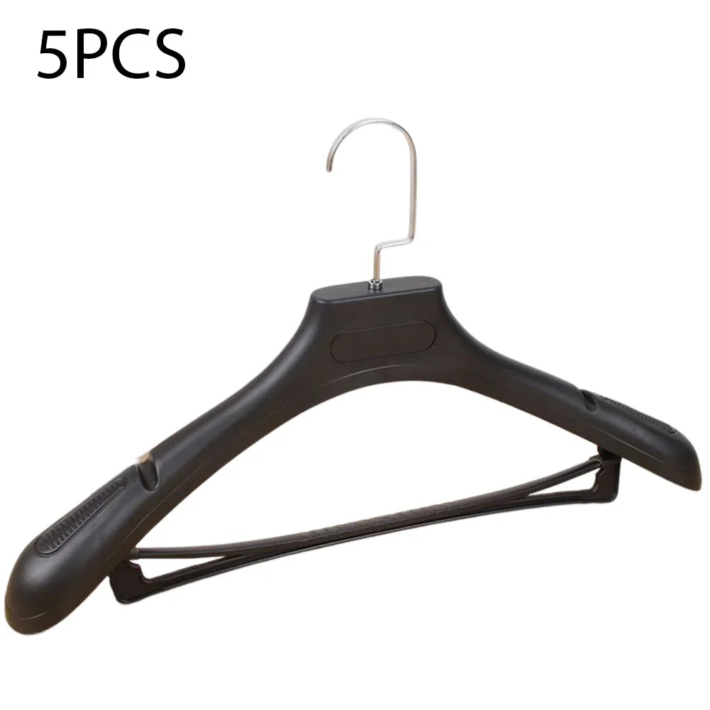 Wide Shoulder Plastic Hangers – Seamless Coat Racks for Wardrobe Storage