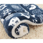 Fleece Pet Sleeping Mat – Warm Bear Pattern Blanket for Dogs and Cats