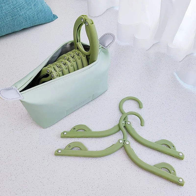 Heart Pattern ABS Clothes Hangers – Durable Organizers for Family Clothing