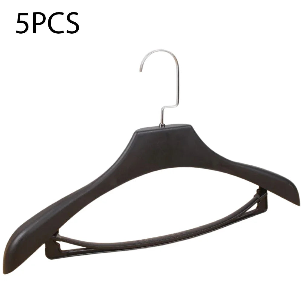 Wide Shoulder Plastic Hangers – Seamless Coat Racks for Wardrobe Storage