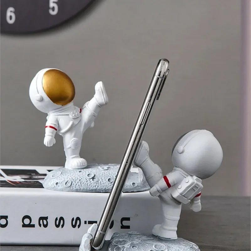 Nordic Astronaut Phone Stand – Spaceman Desk Holder for Office Decor Gifts