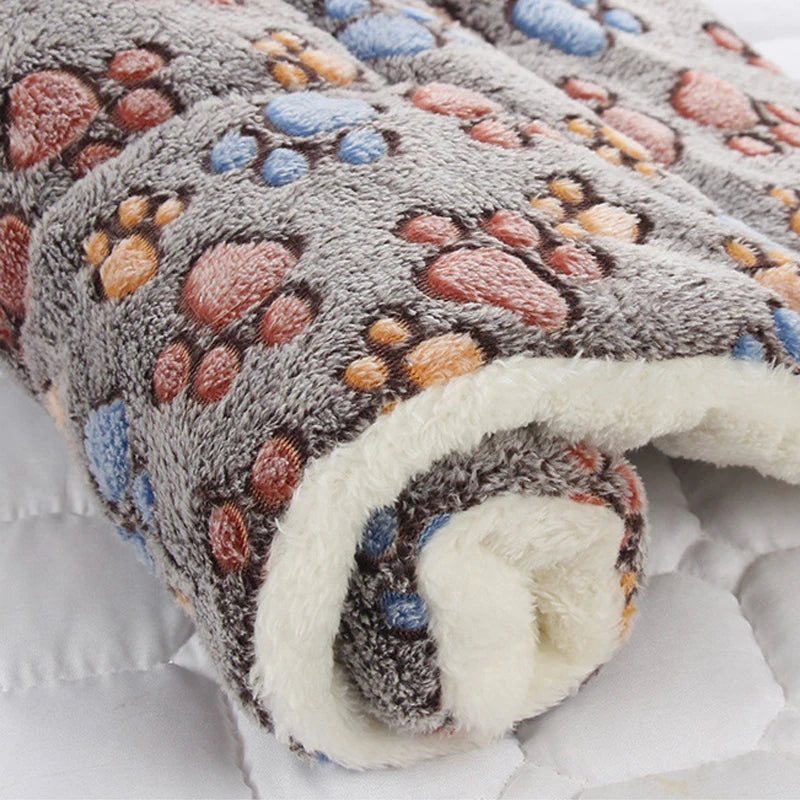Thickened Flannel Dog Bed Mat – Soft Warm Pet Blanket for Winter Sleeping