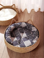 Handmade Woven Vine Cat Bed – Washable Seasonal Pet Nest for Winter Comfort