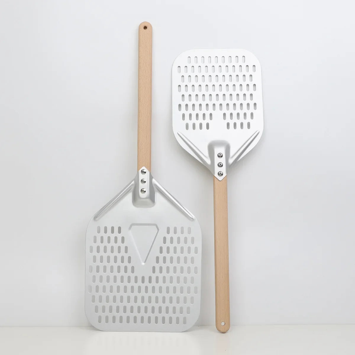 Perforated Aluminum Pizza Peel – Non-Slip Wooden Handle for Home Baking