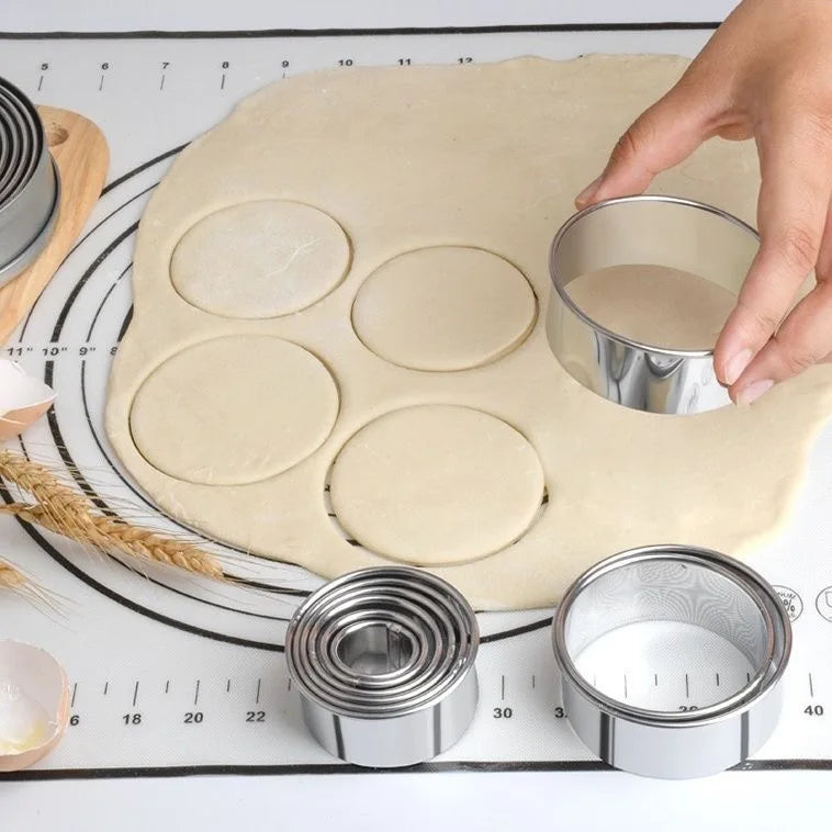 Stainless Steel Round Biscuit Molds – Pastry Cutters for DIY Cake Baking