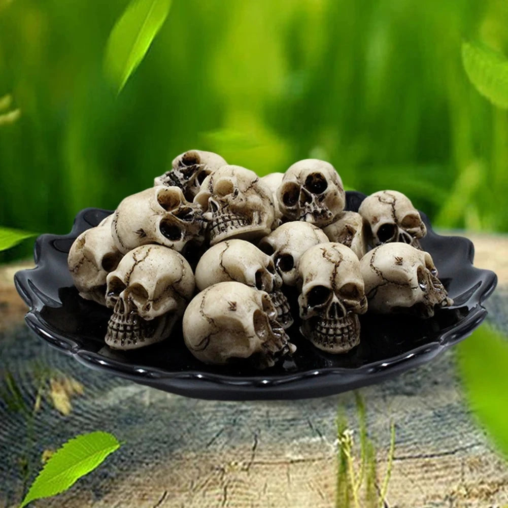 Miniature Skull Head Sculptures – Gothic Resin Decor for Halloween Gardens