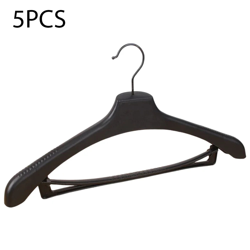 Wide Shoulder Plastic Hangers – Seamless Coat Racks for Wardrobe Storage
