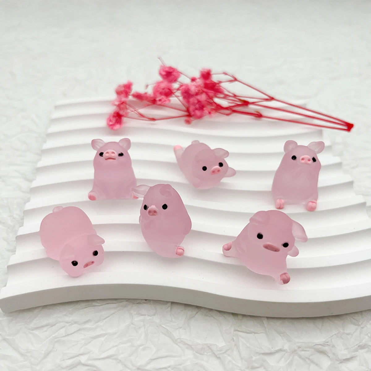 Glow-in-the-Dark Resin Piggy Ornaments – Miniature Decor for DIY Crafts