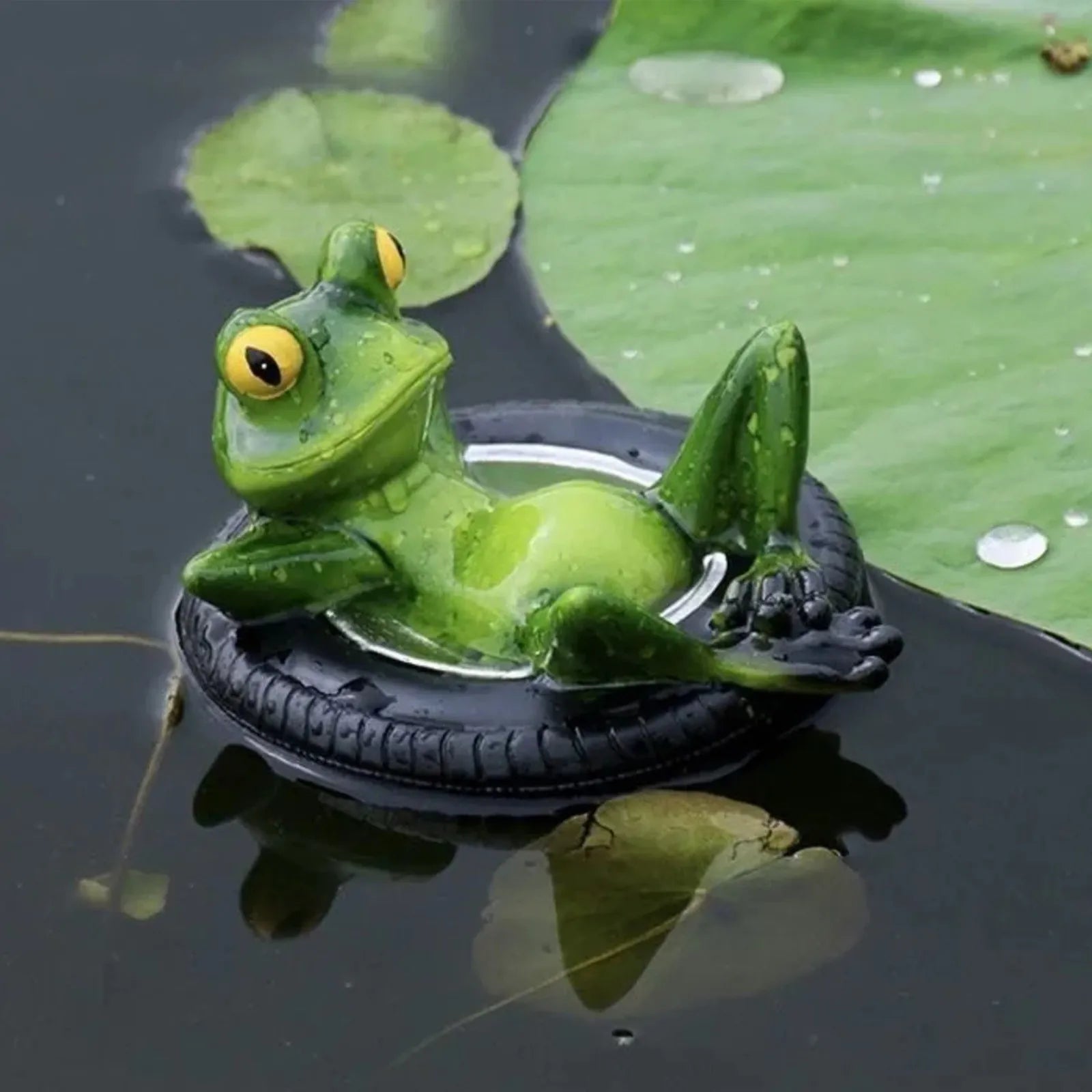 Floating Frog Pond Statue – Realistic Garden Ornament for Outdoor Decor