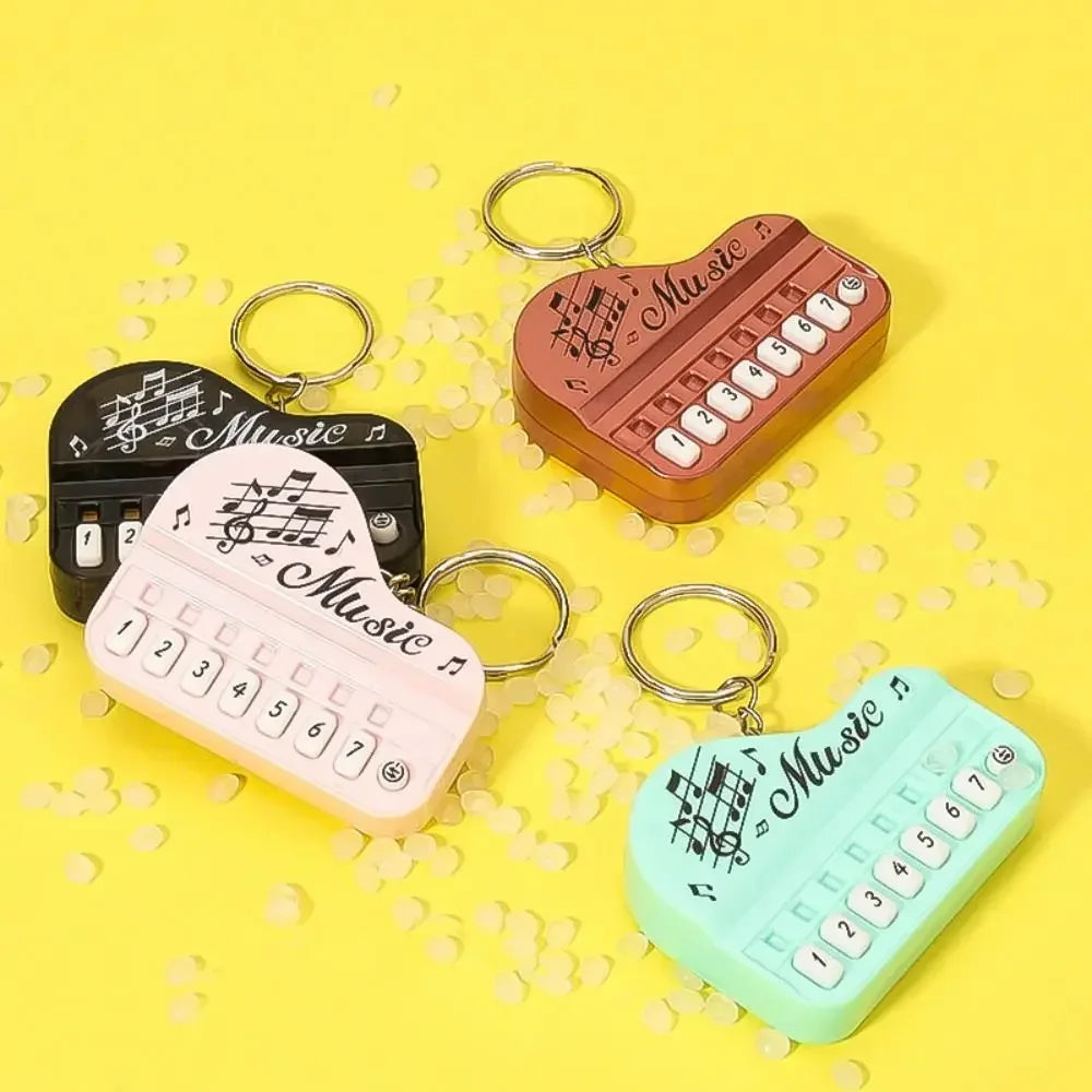 Mini Electronic Piano Keychain – Musical Cartoon Pendant for Birthday Gifts