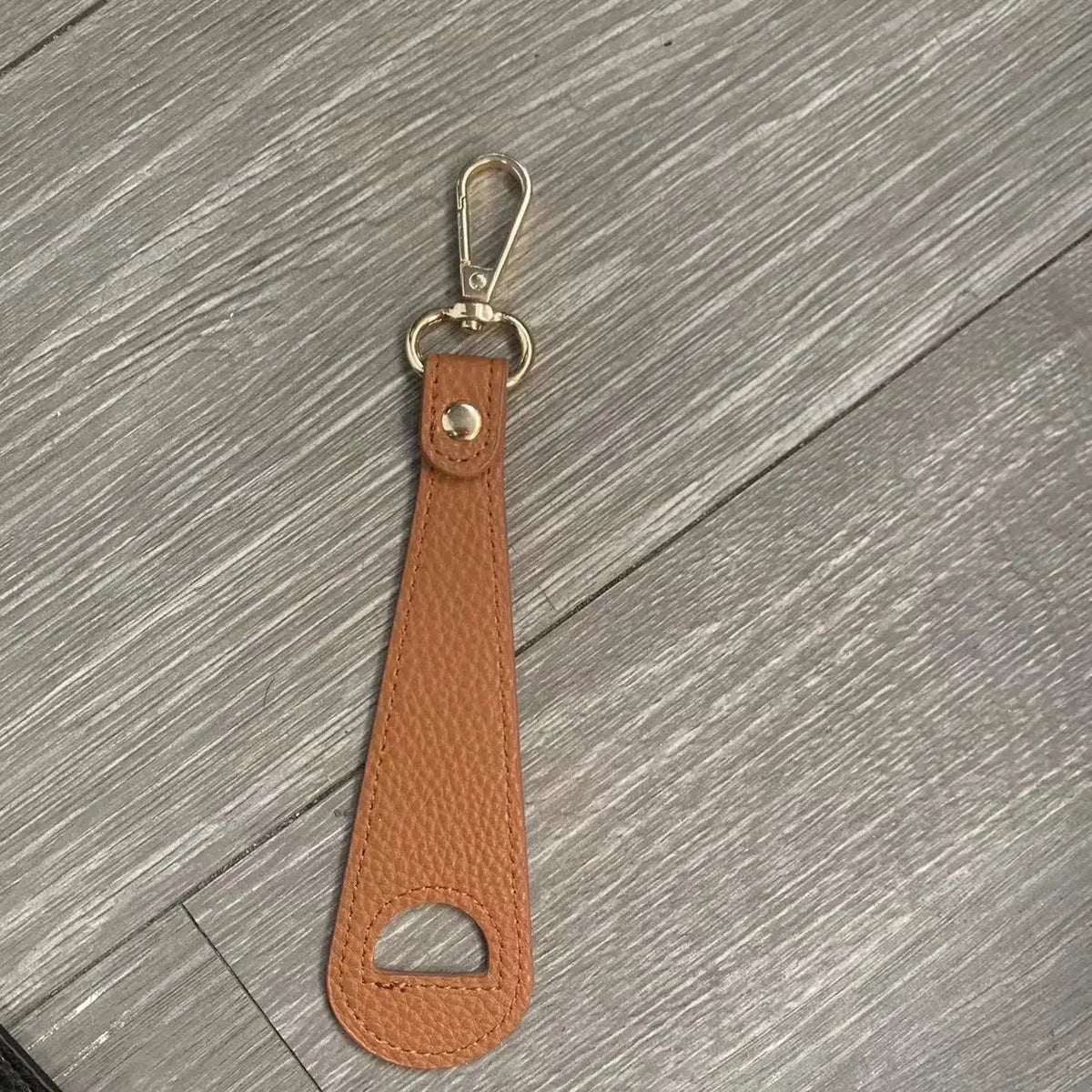 Leather Travel Hat Clip – Magnetic Storage Strap for Outdoor Hiking