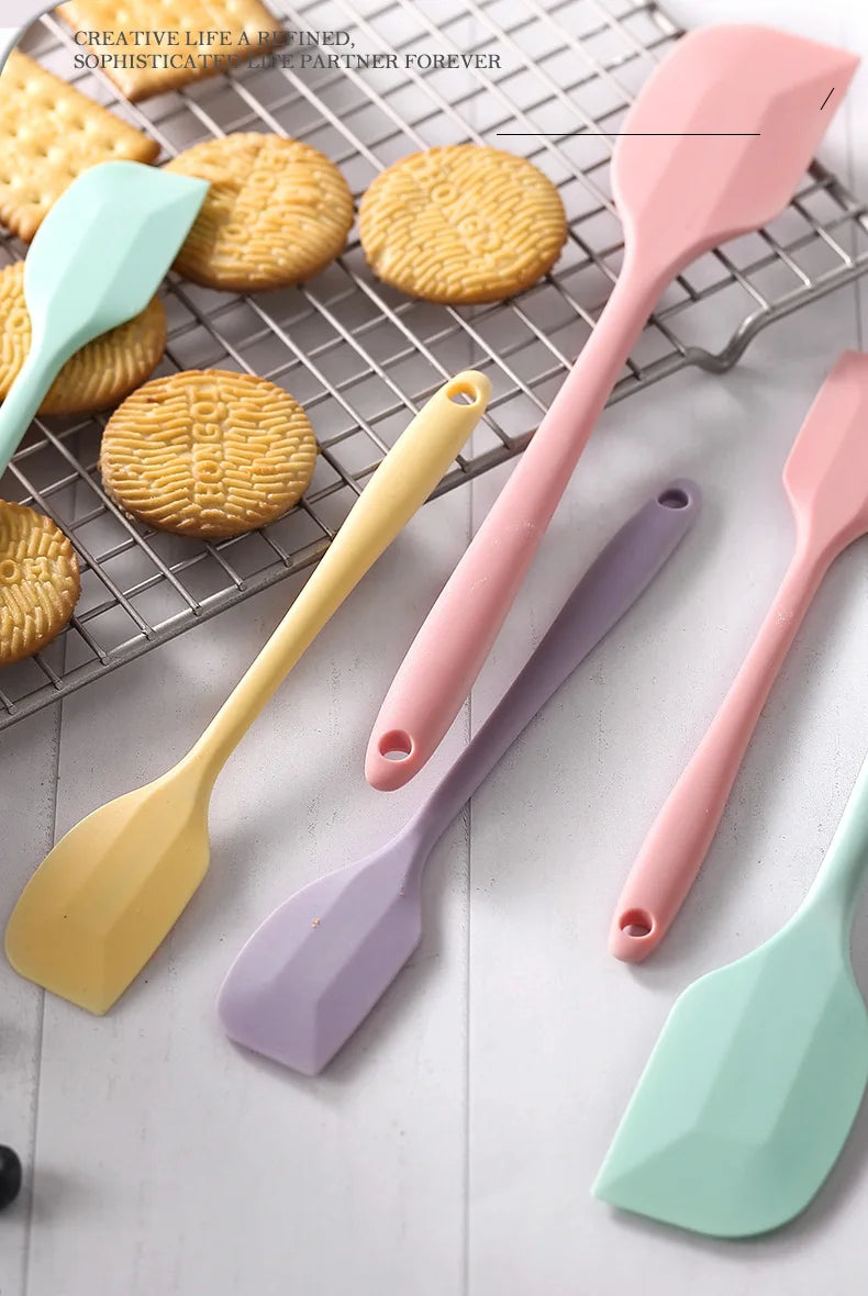 Heat-Resistant Silicone Spatula – Non-Stick Kitchen Tool for Cooking and Baking