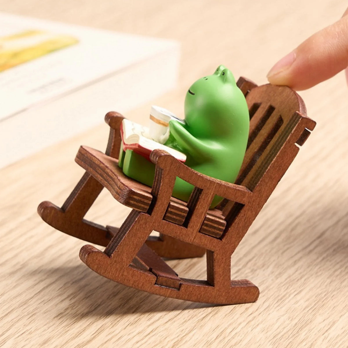 Frog Rocker Figurines – Cute Japanese Healing Decor for Office and Car
