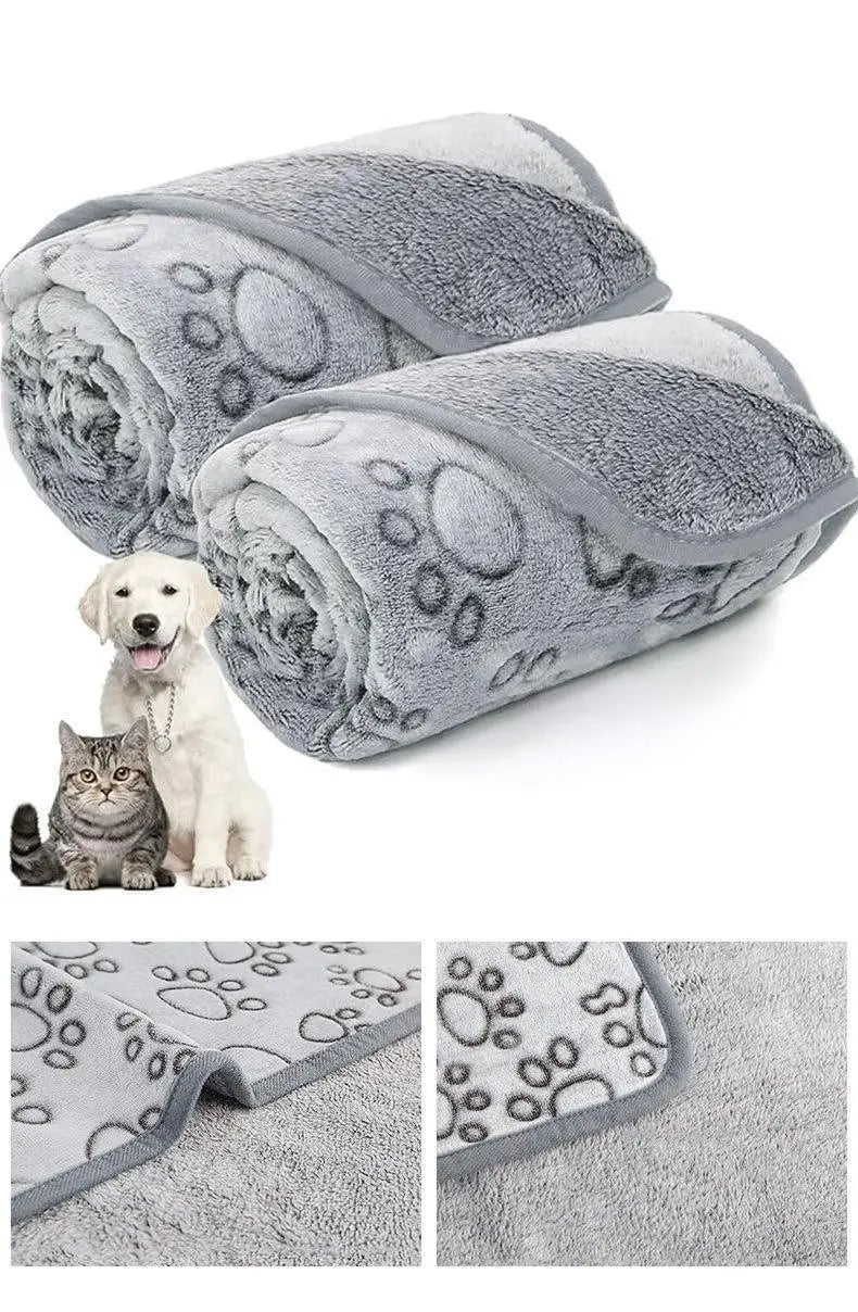 Soft Fluffy Pet Blanket – Cartoon Paw Print for Dogs and Cats