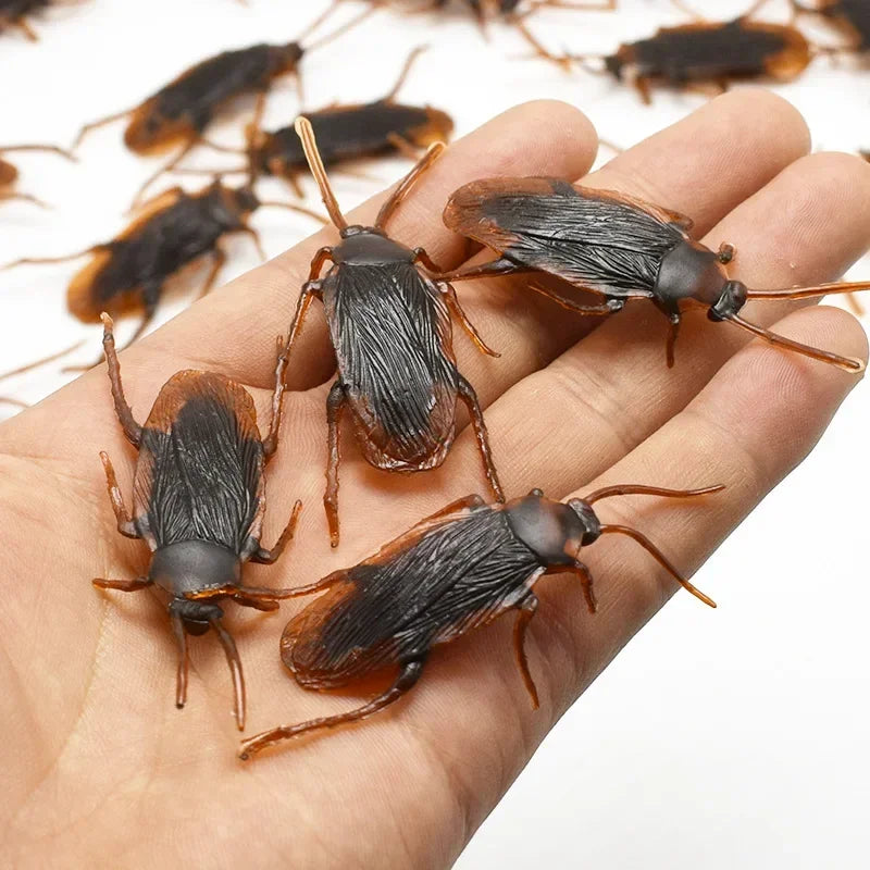 Lifelike Rubber Cockroach Prank Props – Realistic Bug Toy for Halloween Jokes