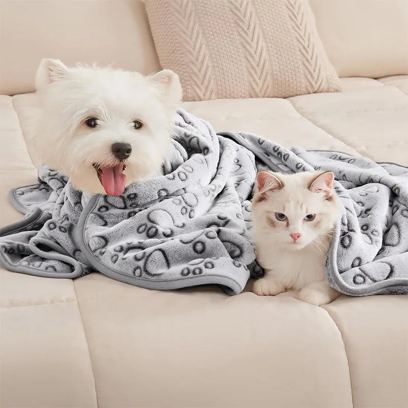 Soft Fluffy Pet Blanket – Cartoon Paw Print for Dogs and Cats