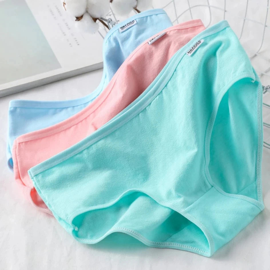 Cotton Mid-Waist Briefs – Breathable Plus Size Underwear for Women