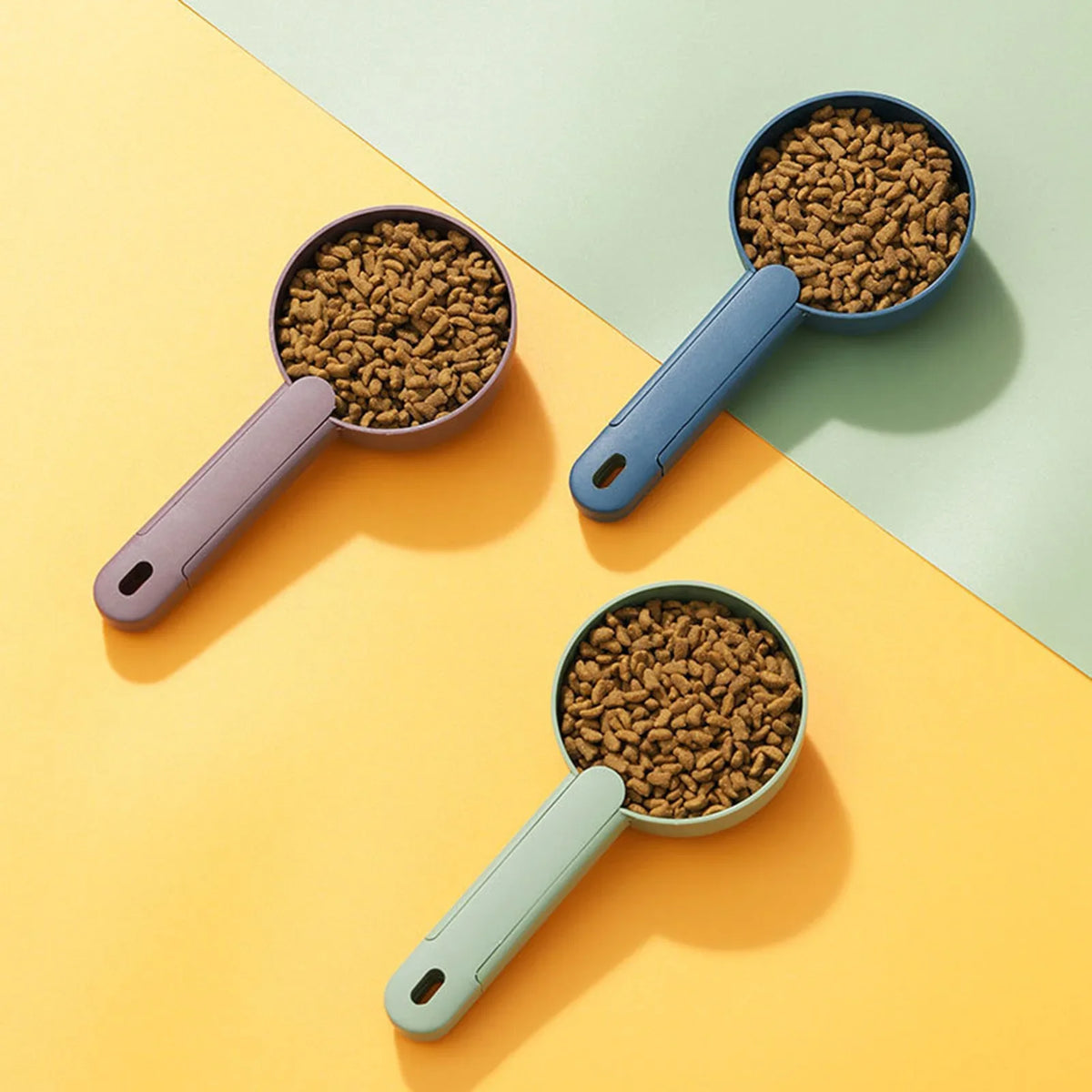 Pet Food Scooping Shovel – Ergonomic Measuring Spoon for Dog and Cat Feeding