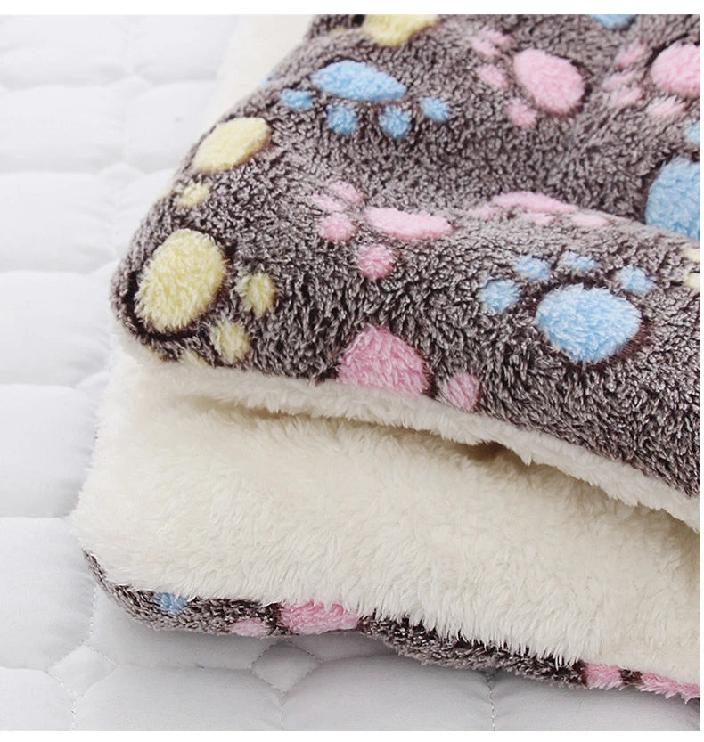 Thickened Flannel Dog Bed Mat – Soft Warm Pet Blanket for Winter Sleeping