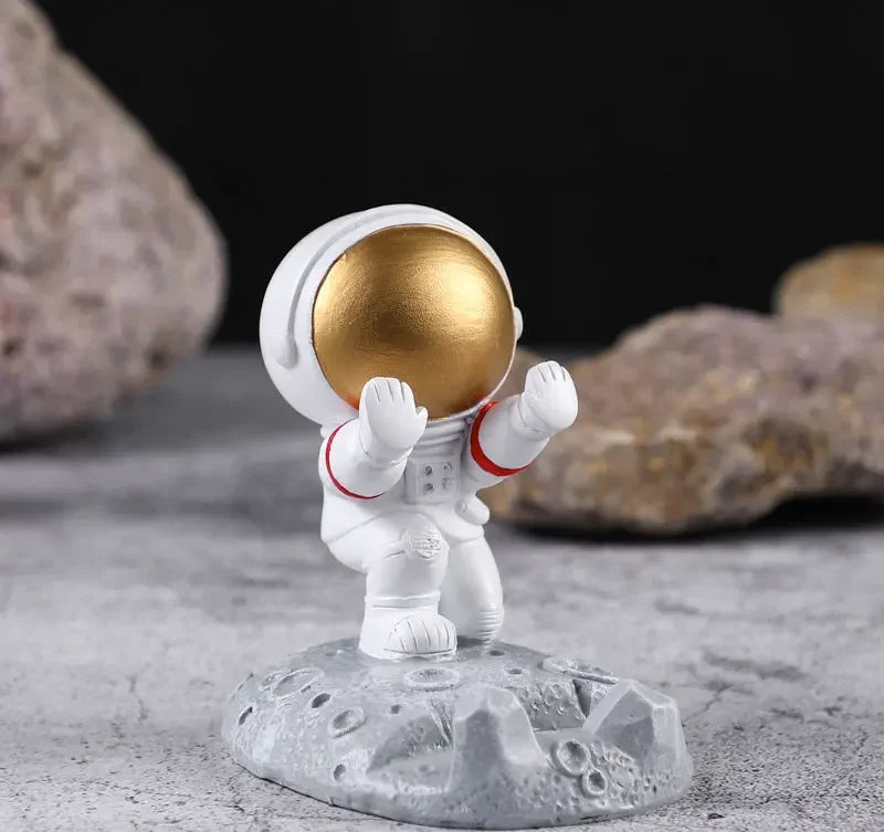 Nordic Astronaut Phone Stand – Spaceman Desk Holder for Office Decor Gifts