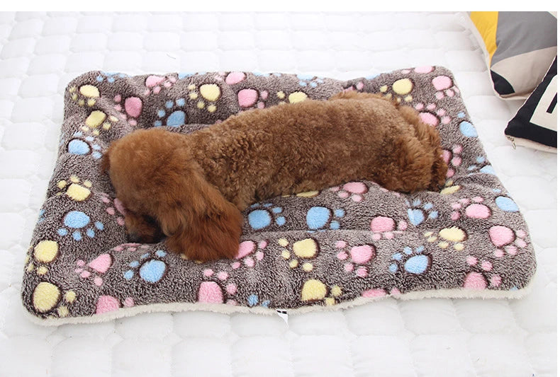 Thickened Flannel Dog Bed Mat – Soft Warm Pet Blanket for Winter Sleeping