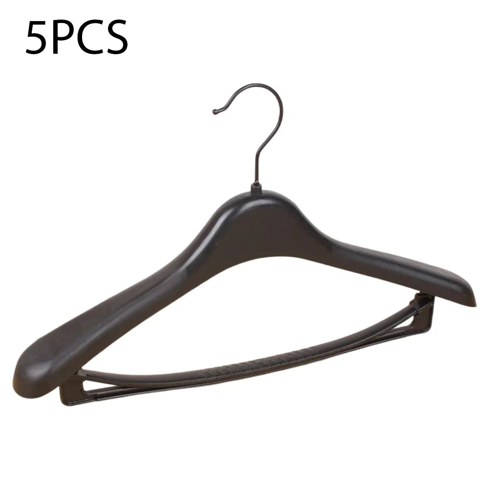 Wide Shoulder Plastic Hangers – Seamless Coat Racks for Wardrobe Storage