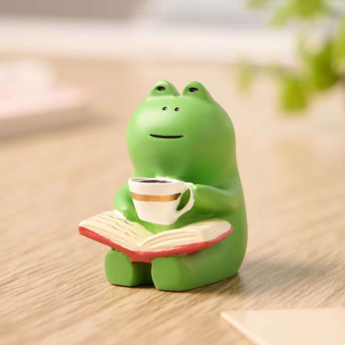 Frog Rocker Figurines – Cute Japanese Healing Decor for Office and Car