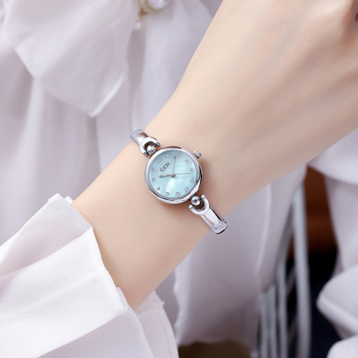 Minimalist Women's Quartz Watch – Waterproof Round Dial for Daily Fashion