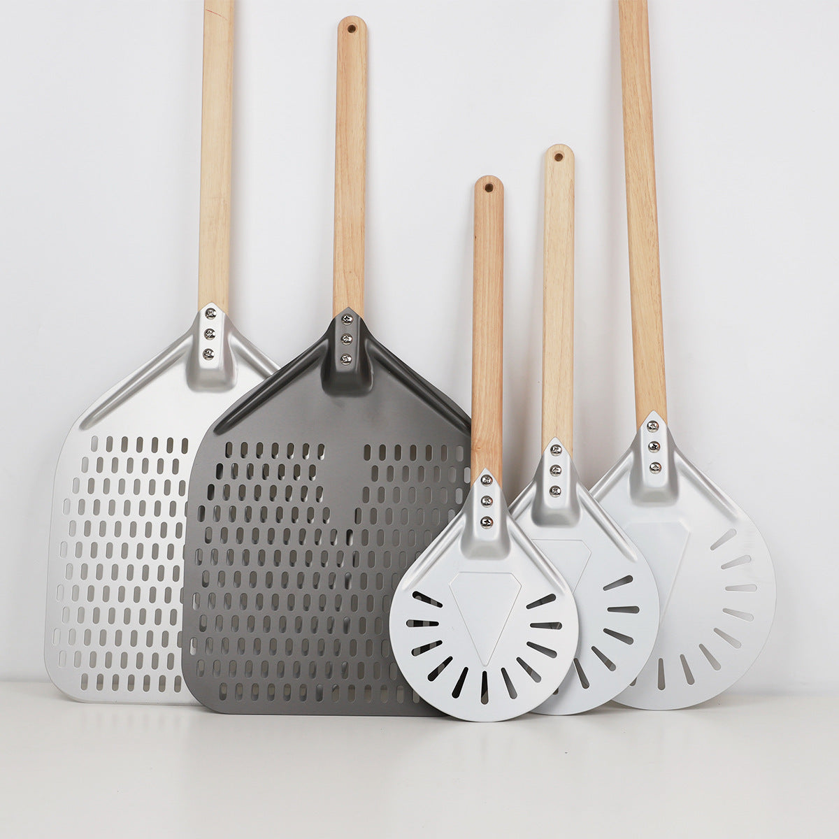 Perforated Aluminum Pizza Peel – Non-Slip Wooden Handle for Home Baking