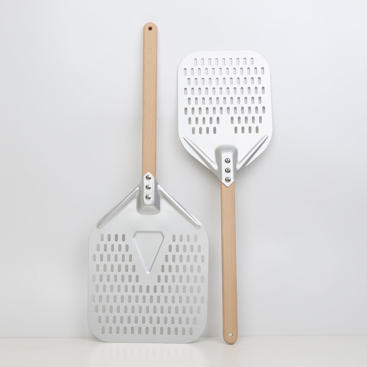 Perforated Aluminum Pizza Peel – Non-Slip Wooden Handle for Home Baking