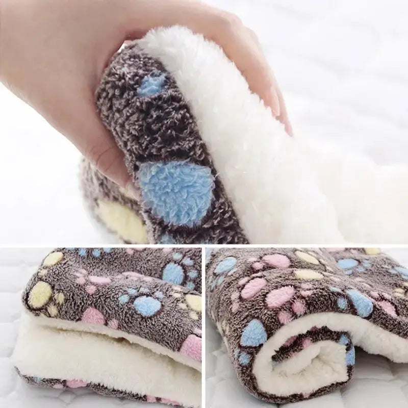 Fleece Pet Sleeping Mat – Warm Bear Pattern Blanket for Dogs and Cats