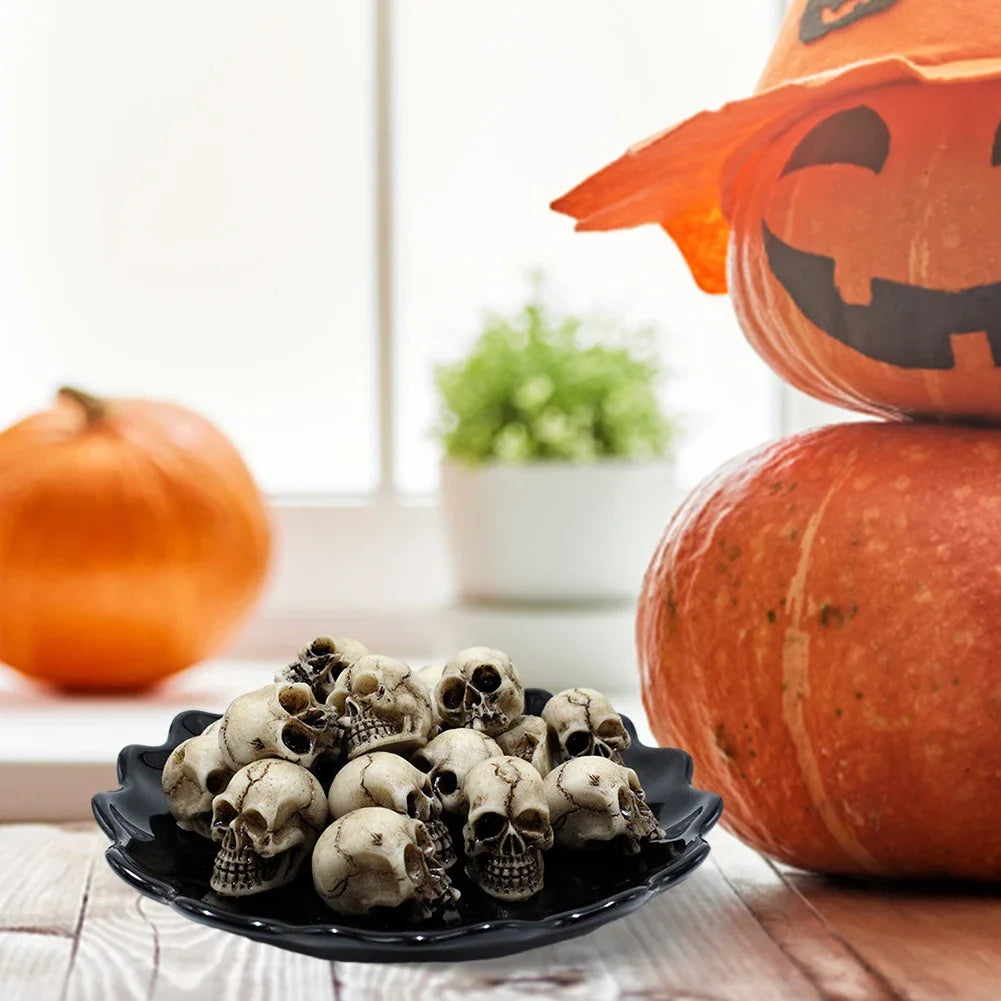 Miniature Skull Head Sculptures – Gothic Resin Decor for Halloween Gardens