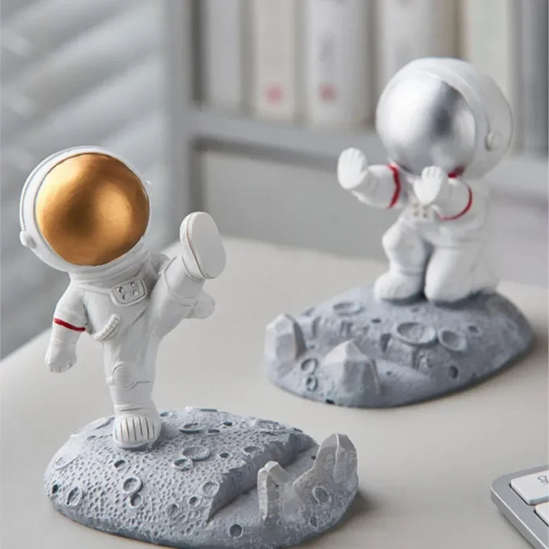 Nordic Astronaut Phone Stand – Spaceman Desk Holder for Office Decor Gifts