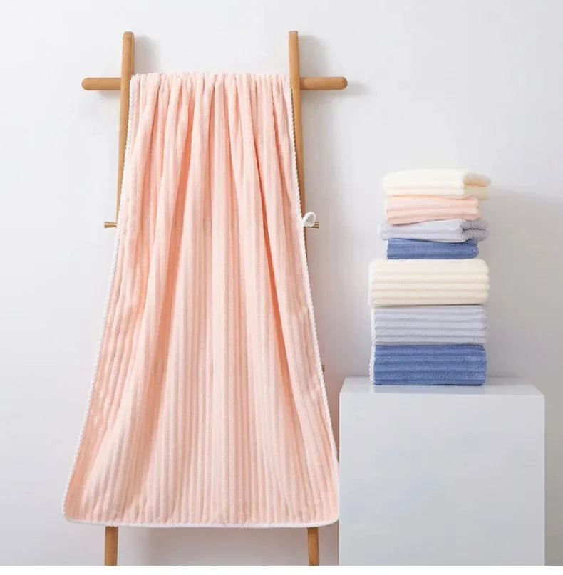 Large Coral Fleece Bath Towel – Soft Absorbent Fabric for Home Bathroom