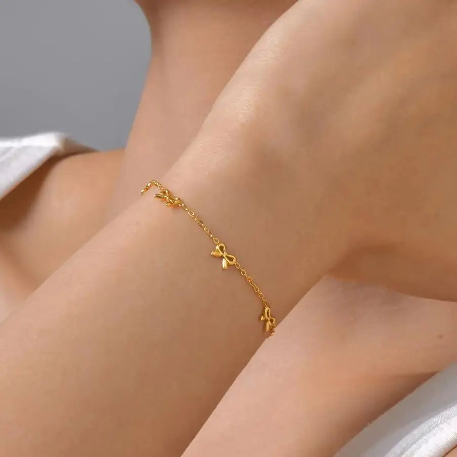 Gold Stainless Steel Bowknot Bracelet – Chic Jewelry Gift for Women